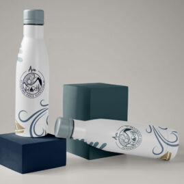 image de marque pour Ava académie voile aventure. Mockup sur bouteilles.
