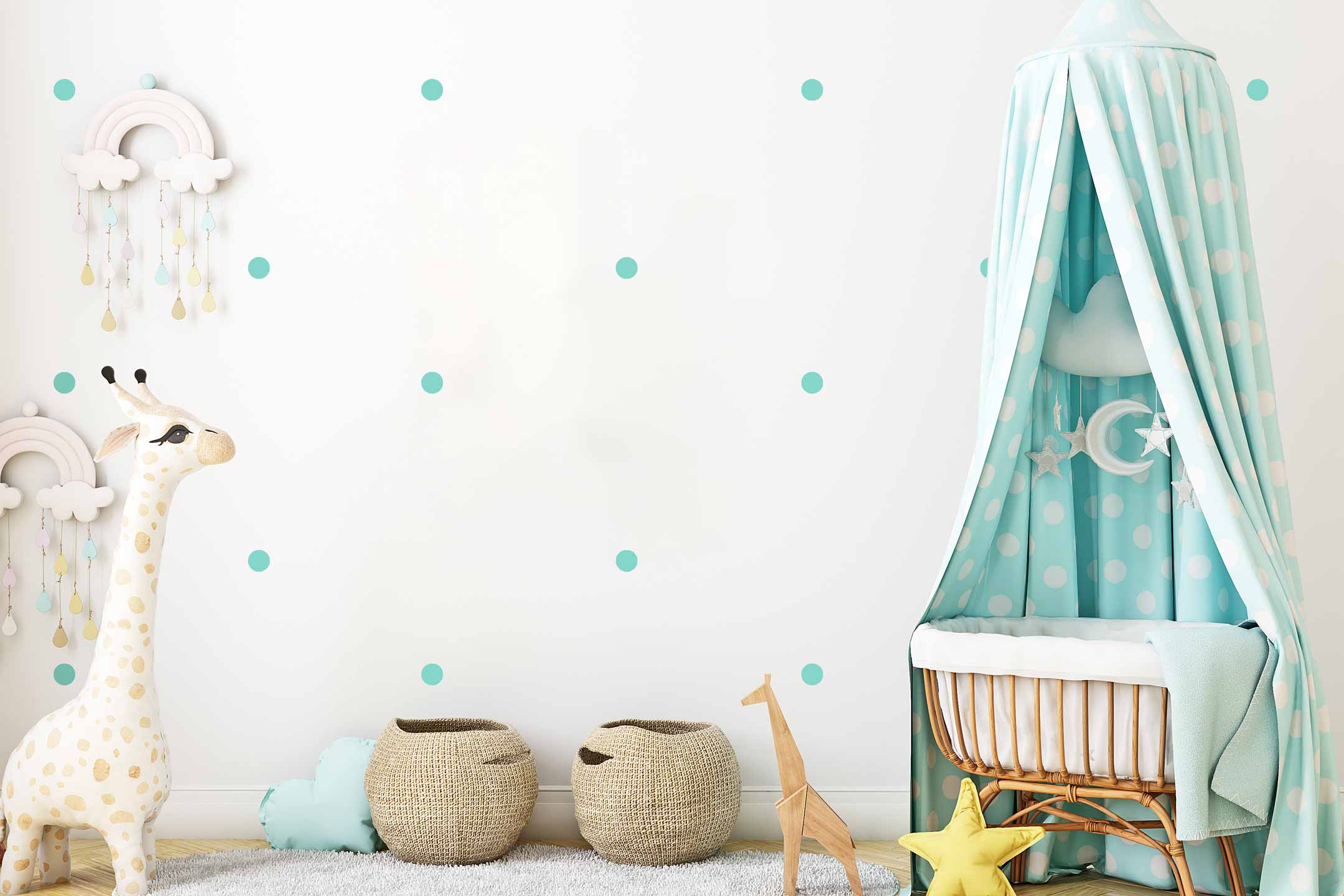 Chambre enfant décorée avec des autocollants muraux en formes de ronds de couleur menthe.