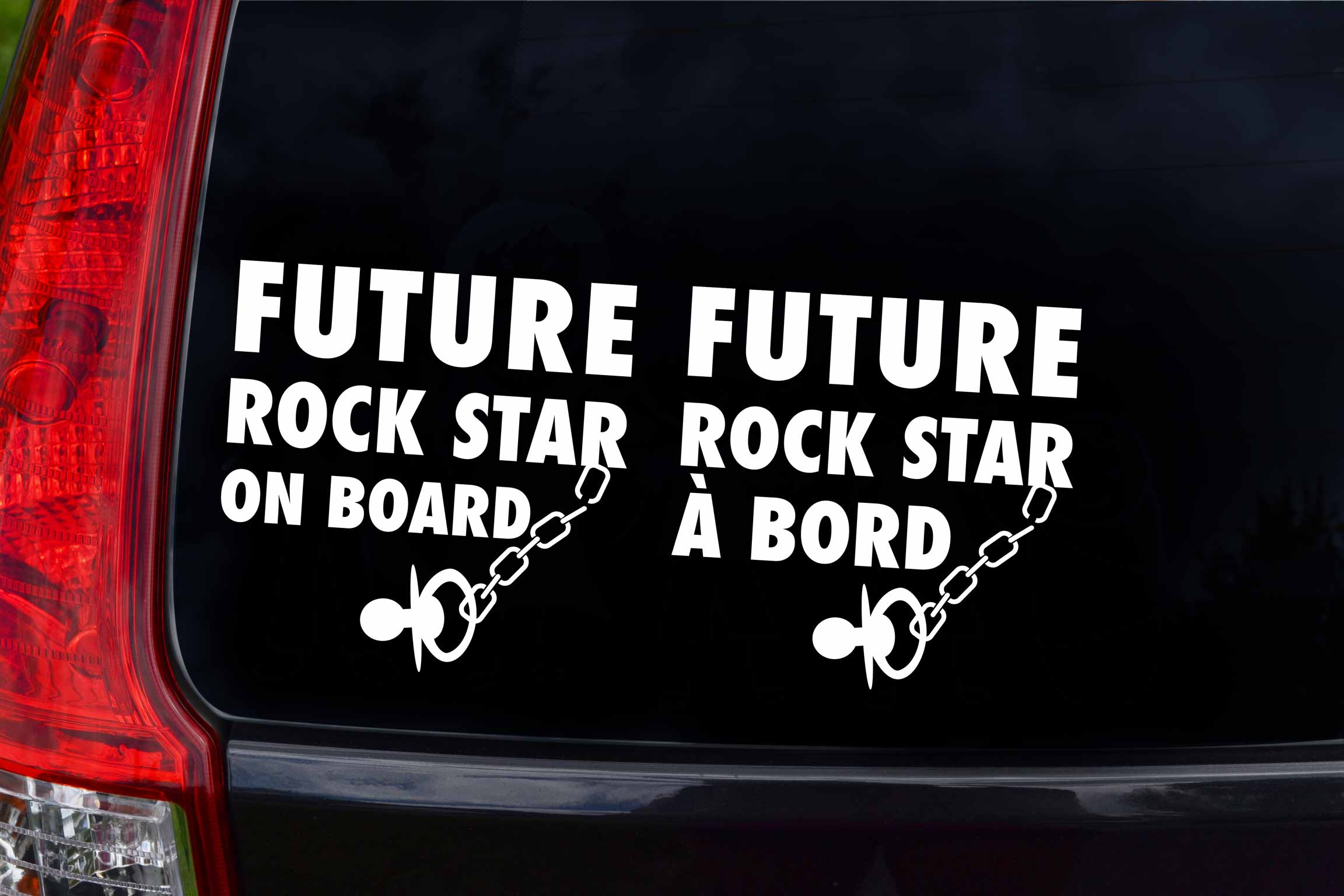 Autocollant future rock star à bord. Offert en français et en anglais.