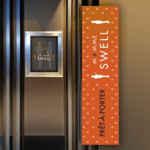 Affiche rétroéclairé et drapeau oriflamme pour l'ouverture de la boutique de M et Mme Swell.
