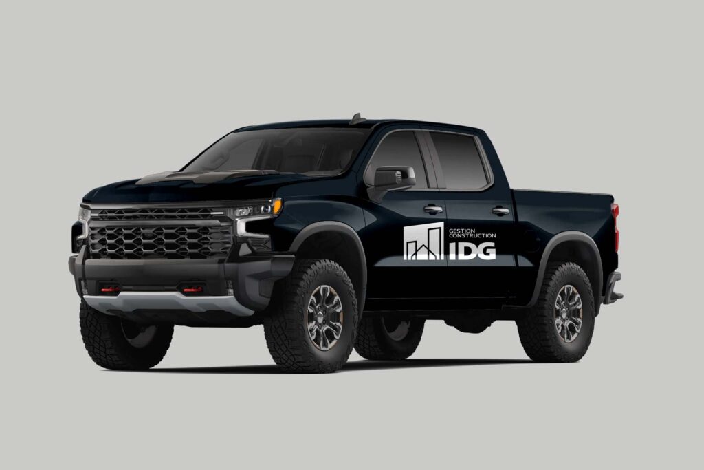 Pick up lettré avec le logo de l'entreprise gestion construction idg