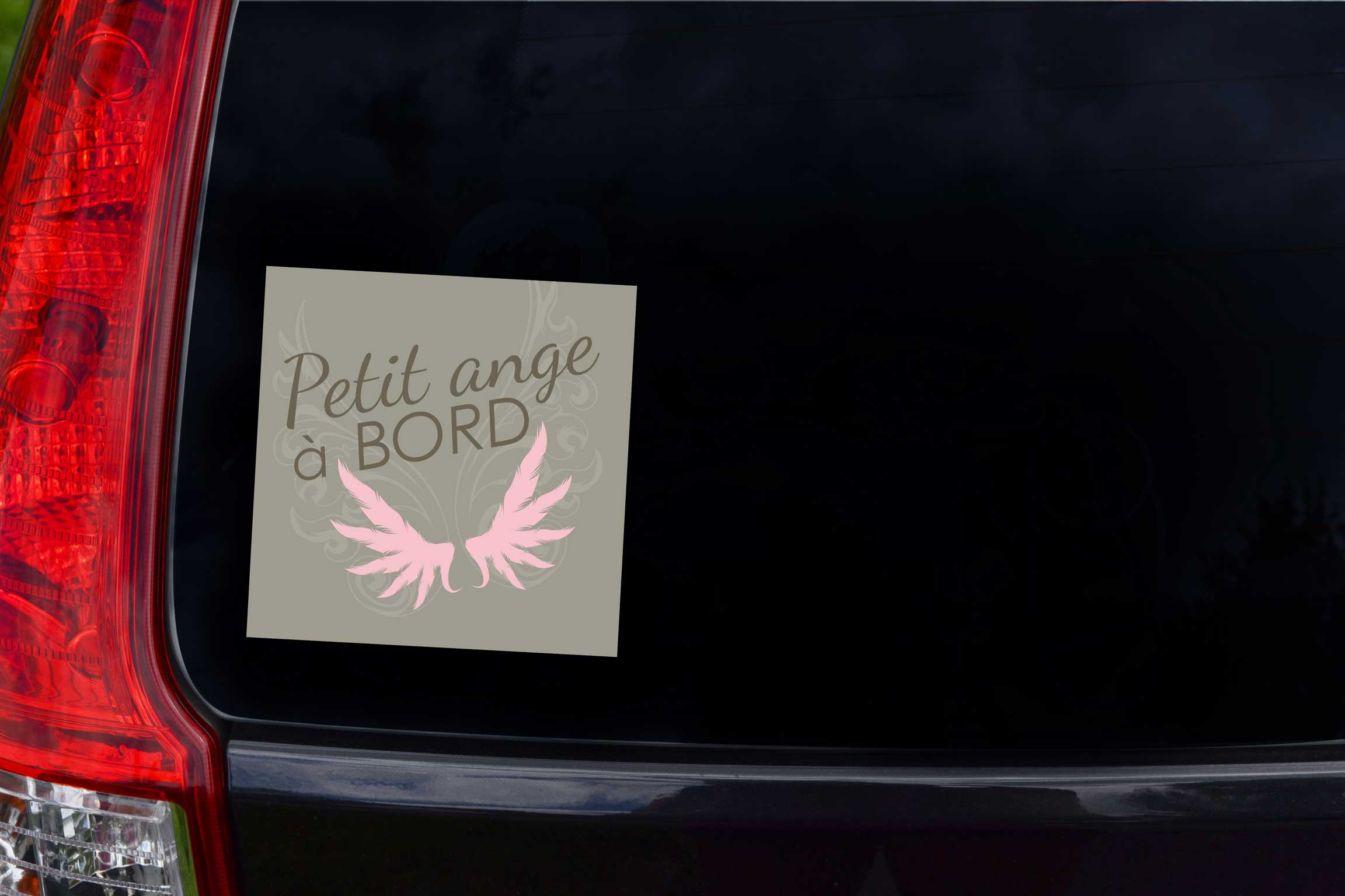 autocollant pour voiture petit ange à bord rose