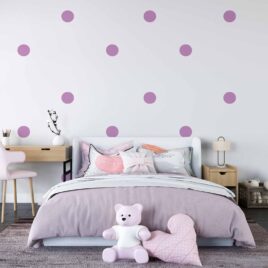 Chambre de fille avec autocollants muraux en formes de gros ronds lilas
