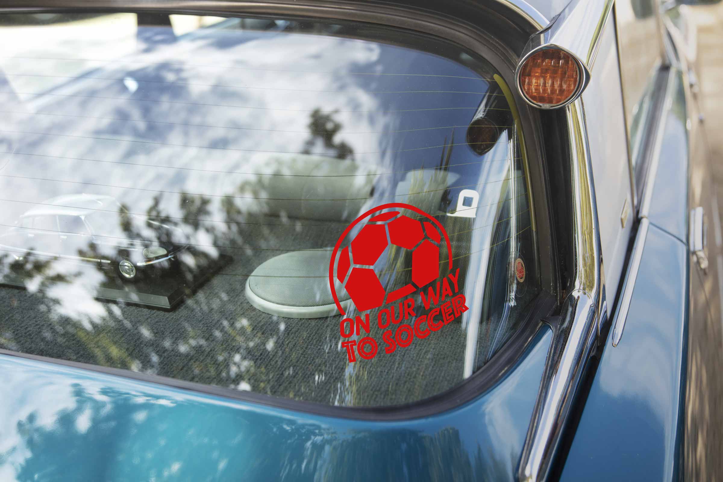 Autocollant on our way to soccer rouge.