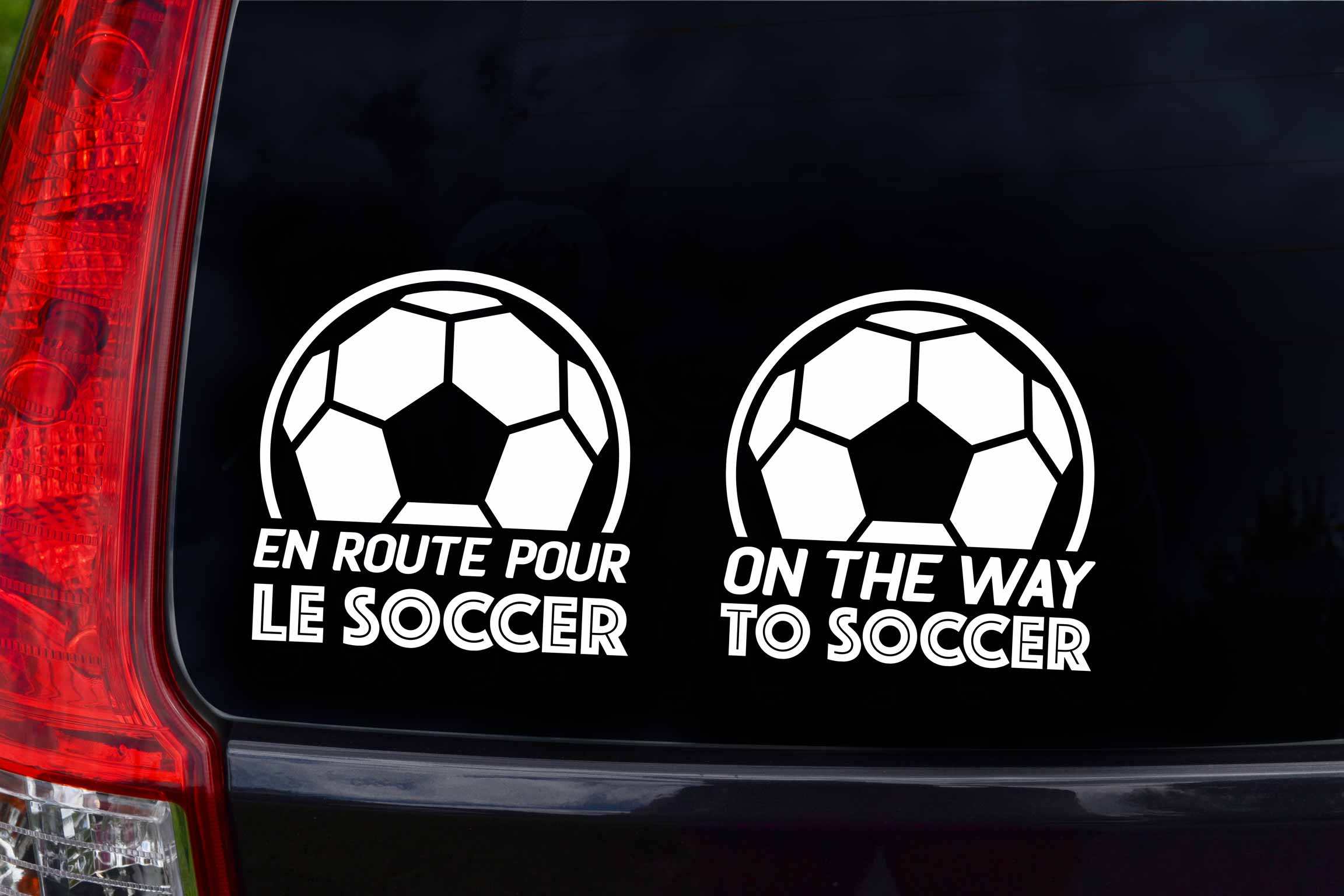 Autocollant pour voiture en route pour le soccer version française et anglaise de couleur blanche