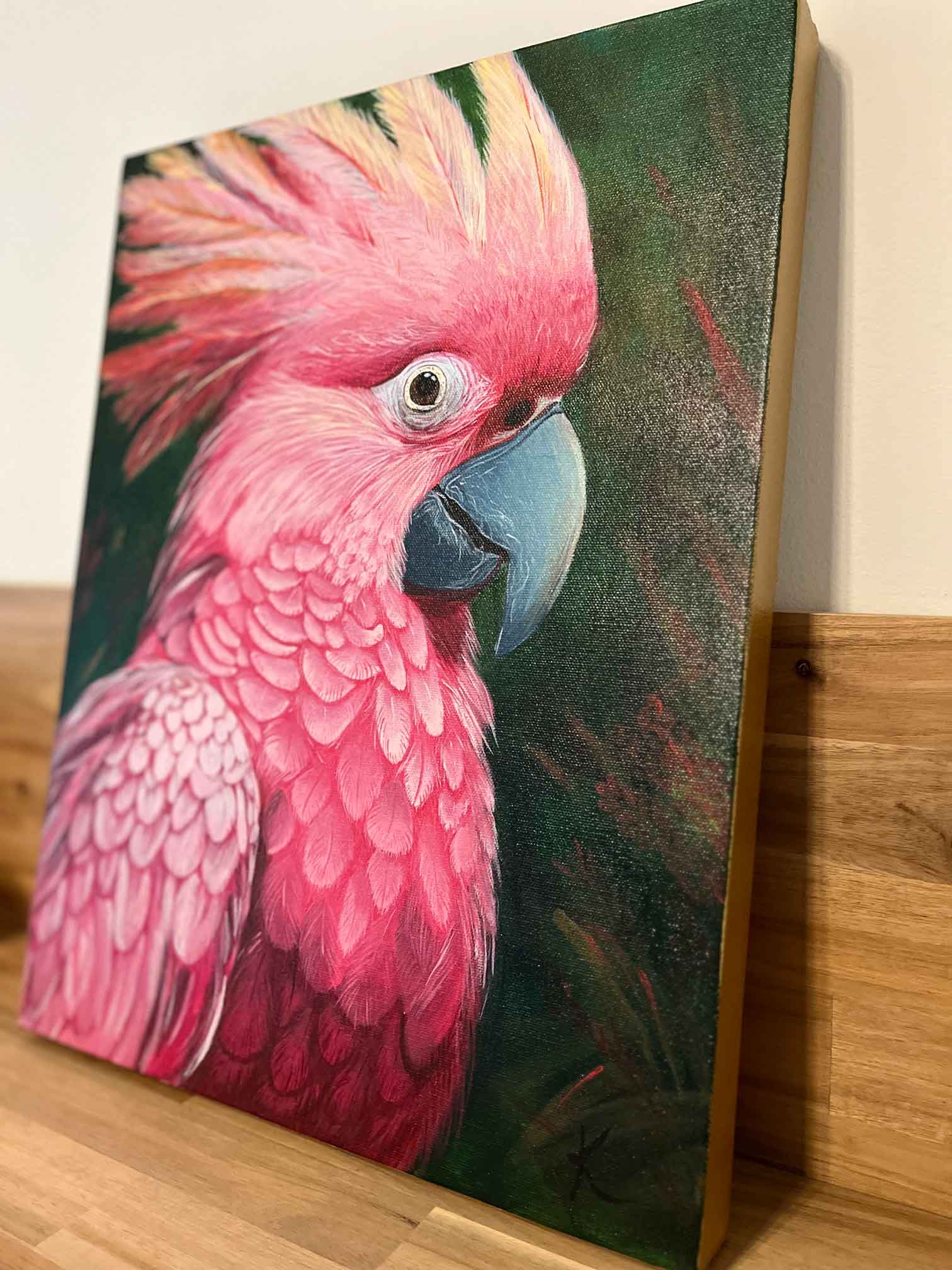 Toile galerie avec contour Or. Peinture animalière représentant un cacatoès rosalbin.
