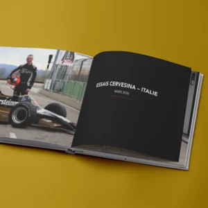 Double page qui fait partie d'un album photo créer pour Bertrand Godin en souvenir de sa participation au Grand Prix de Monaco 2026 ou il a terminé en 4e place. Livre photo de luxe pour collectionneur ou passionnés de course automobile. Graphisme éditorial réalisé par Akwa design service de graphiste.